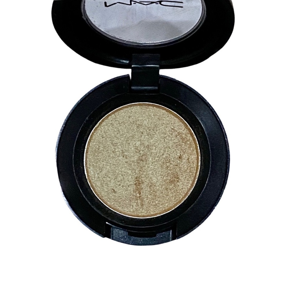 MAC Eyeshadow in Gorgeous Gold - Picture 3 of 4